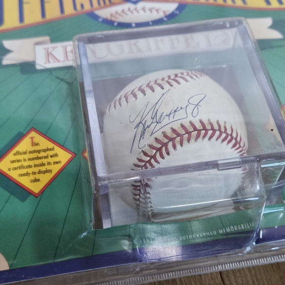 SEALED - KEN GRIFFEY JR. - LEGENDS OFFICIAL AUTOGRAPHED BALL - AUTH. CERT. -1992 - Picture 2 of 4